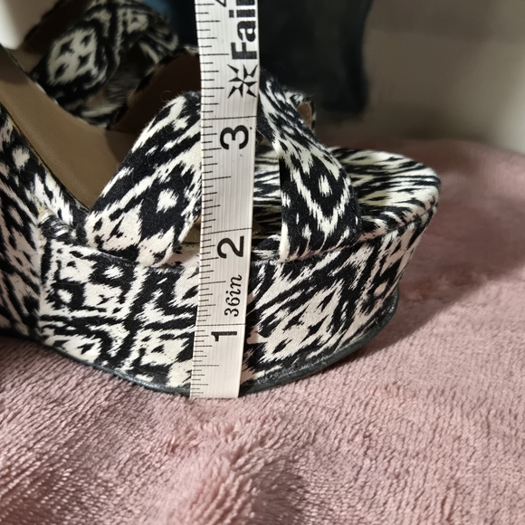 Stylish Black and White Wedge Sandals - Picture 9 of 11